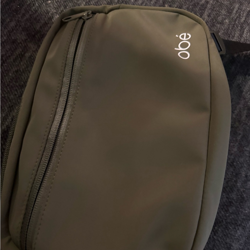 Obe’ green belt bag